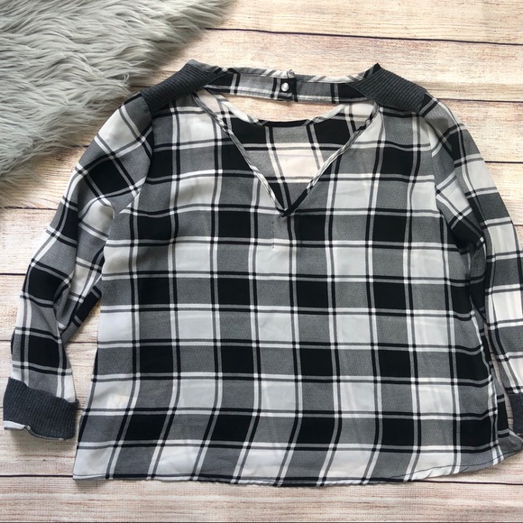 Wild Blue Sadie Robertson Woman's Top - Picture 8 of 8